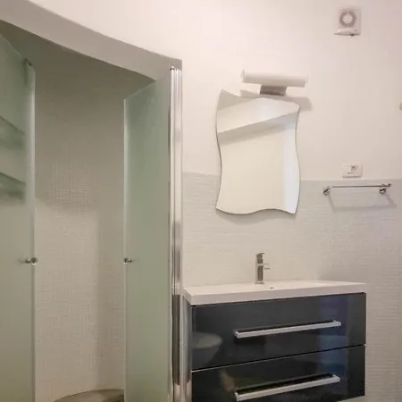 Ferienwohnung Fur 4 Personen Ca 45 Qm In Novigrad, Istrien Istrische Riviera - B44557