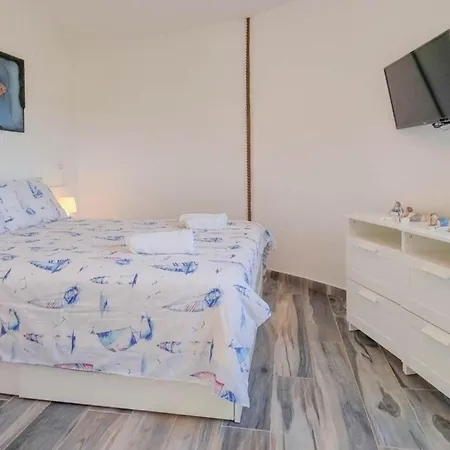 Ferienwohnung Fur 4 Personen Ca 45 Qm In Novigrad, Istrien Istrische Riviera - B44557 *