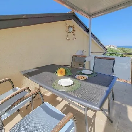 Ferienwohnung Fur 4 Personen Ca 45 Qm In Novigrad, Istrien Istrische Riviera - B44557 * Dajla